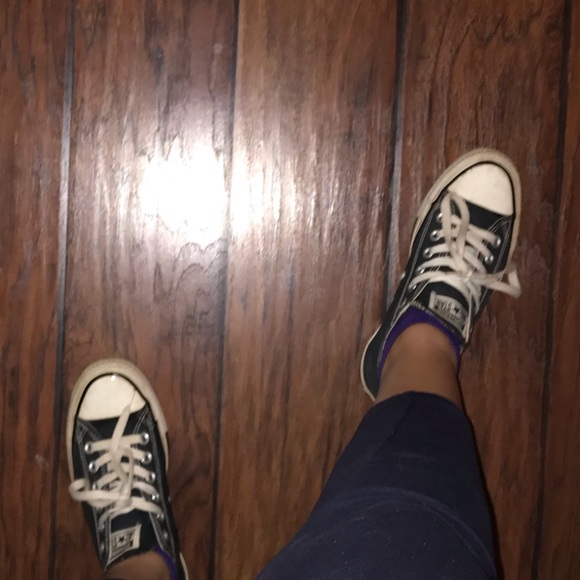 Black converse - Picture 2 of 3